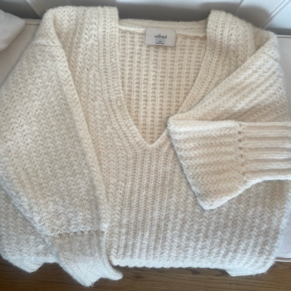 Aritzia Wilfred | Erica Sweater in white/cream size XXS. Very gently worn - Picture 2 of 5